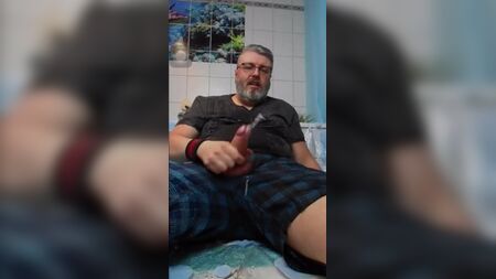 Papa ours a éjaculé sur les vêtements
