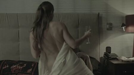 Maria Fernanda Yepes nue dans « Dark Desire », saison 1, épisodes 10 à 17 (2020)