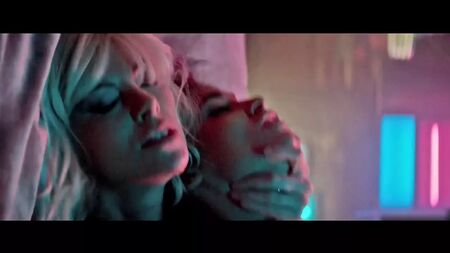 Charlize Theron : une scène de sexe lesbienne dans « Atomic Blonde » sur ScandalPlanet.Com