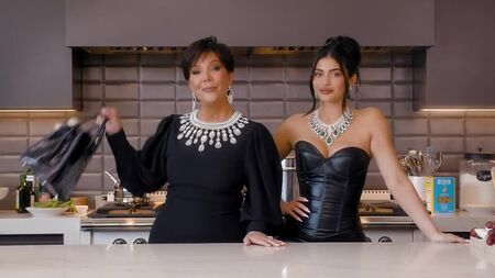 Kylie et Kris Jenner cuisinent ensemble | Vogue
