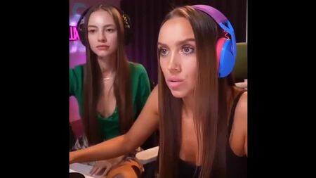 la petite a pris l'avion avec Luxury Girl et Sola Zola