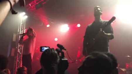 Bring Me The Horizon "Pray For Plagues" en concert au Dôme pour Warchild