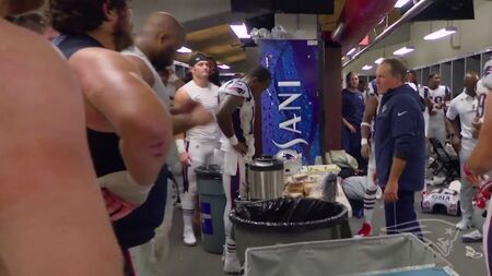 Les Patriots célèbrent leur victoire contre les Buccaneers dans le vestiaire - Semaine 5 (2017)