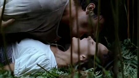 Emma Suarez, Ana Torrent - Vacas (1992) (scène de lit érotique du film célébrité baisant scène de sexe nue)