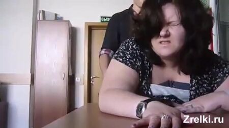 La secrétaire est baisée en anal par le patron dans le bureau Home amateur private Mature chubby mommy office