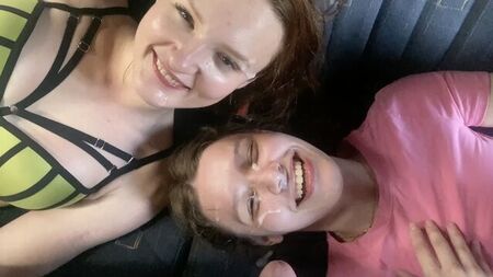 Gangbang anal fou dans le bus
