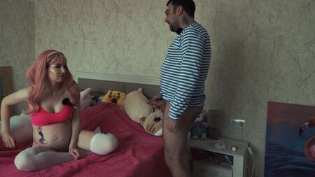 La femme enceinte du frère baisé