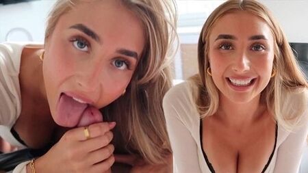 Sa bouche a besoin de deux bites au lieu d'une