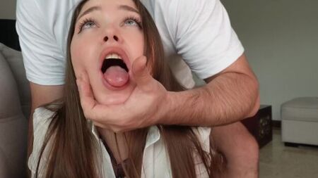 Tu veux aussi me baiser dans la bouche ?