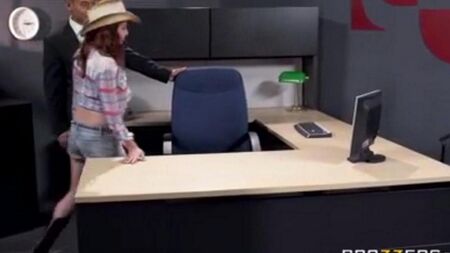 Asian baise un secrétaire au travail