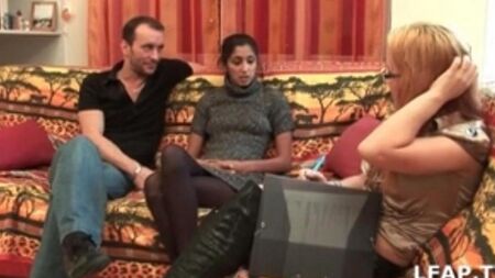La fille a rapidement réalisé qu'ils voulaient du sexe d'elle