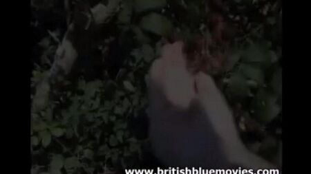 Gangbang interracial avec une dame mature dans la nature