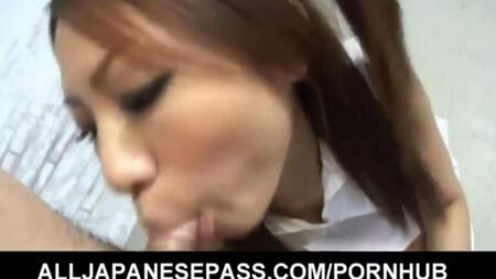 La femme japonaise baise deux