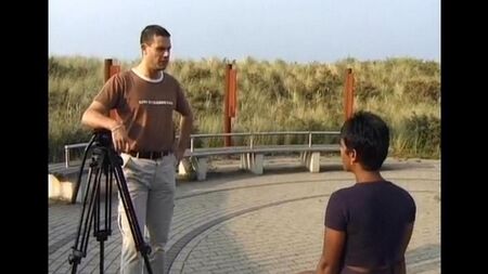 La femme indienne baise avec deux hommes