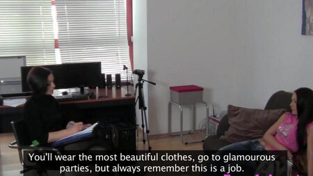 Sexe lesbienne avec un vibrateur lors d'un casting