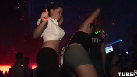 Les étudiants ont organisé une fête sexuelle