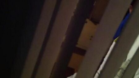 Tire une caméra cachée comme ses voisins ont des relations sexuelles