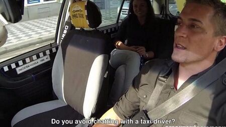 Le conducteur a divorcé de la fille dans un taxi