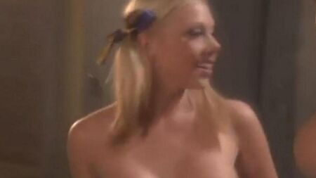 Les pom-pom girls sexy maîtrisent le même-le sexe amour
