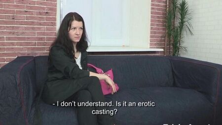 Agent baisé une fille pour 700 euros lors d'un casting