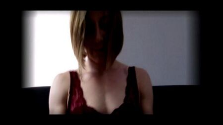 Gode ​​dans une chatte d'une dame mature