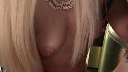 Candee Licious baise avec le propriétaire du club striptease
