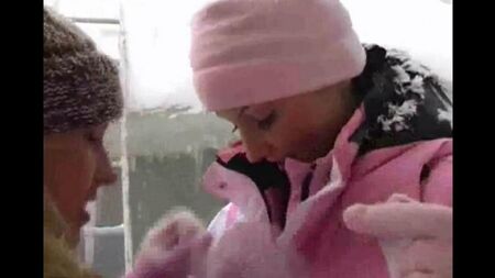Lesbiennes par une froide journée d'hiver