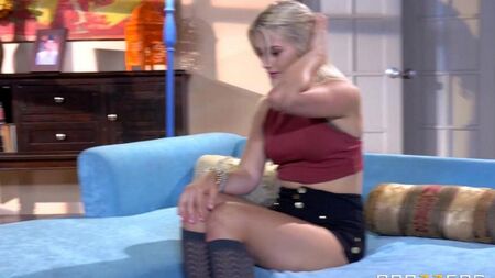 Porno avec une jolie jeune fille