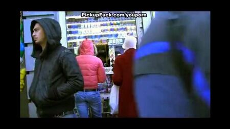 Baisé une blonde dans la rue, qu'il a commandé