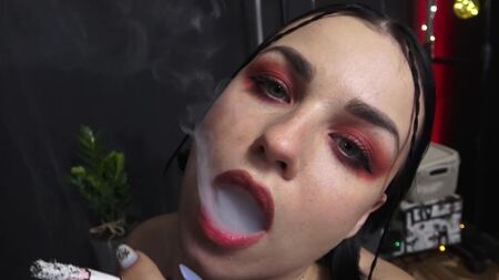 Ce que vous aimez sucer plus - une cigarette ou une bite!