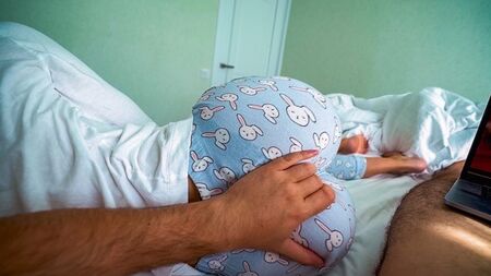 Regarder du porno est certainement utile, mais c'est plus agréable à baiser!