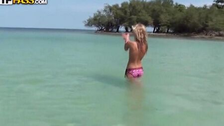 Sexe privé de couple russe sur la plage