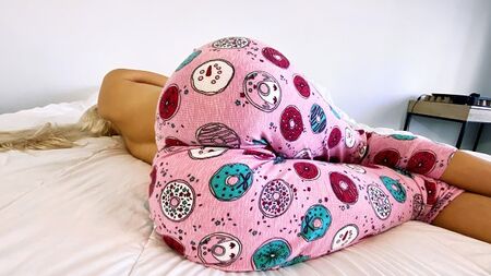 Enlever le pantalon. J'ai un membre!