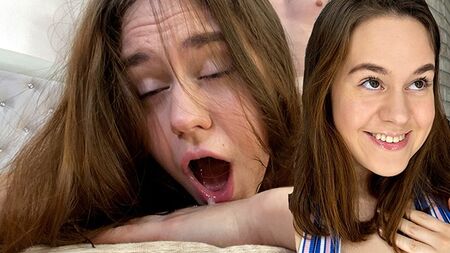 À la fin, elle est une bouche pleine de sperme à la fin