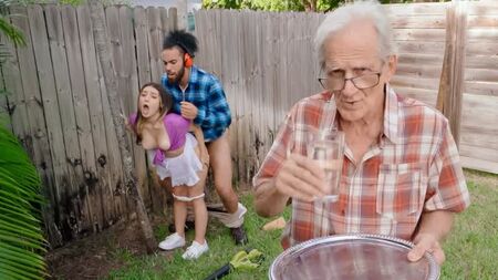 Pourquoi n'avez-vous pas dit immédiatement que vous avez une petite-fille de pute!