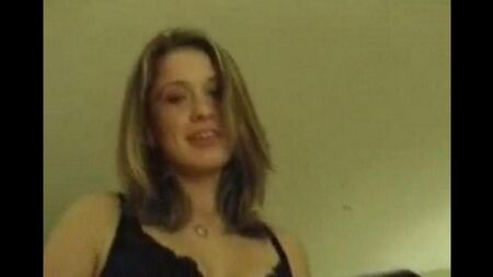La fille a fait un cadeau à l'ex-boy-ami pour la nouvelle année