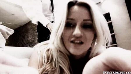 Anal avec une blonde aux gros seins