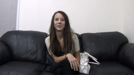 Un jeune amateur a été durement baisé lors d'un casting