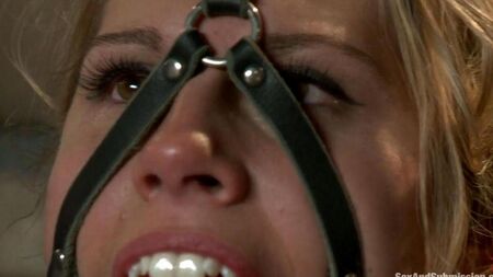 Esclave de bondage dur