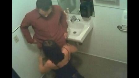 Pusté dans les toilettes du restaurant
