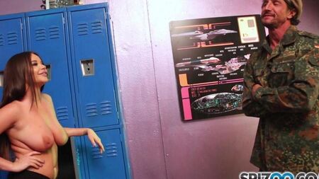 Couples sexuels dans les vestiaires