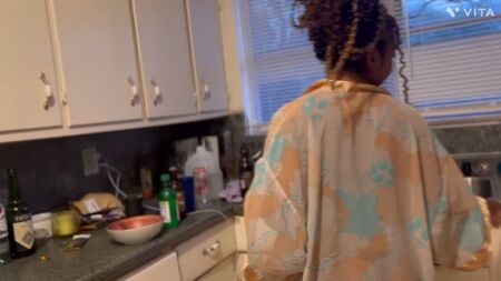 Les Noirs avec un long membre baise une beauté raide