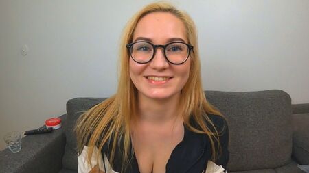 Eh bien, montrez la capacité de votre chatte!