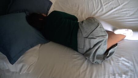 Baise ma petite amie potelée puis s'écouler dans sa chatte