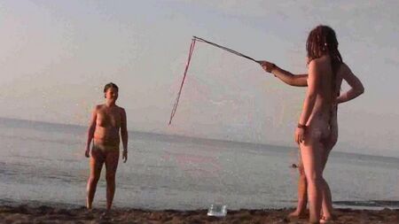 Jeu nu sur la plage