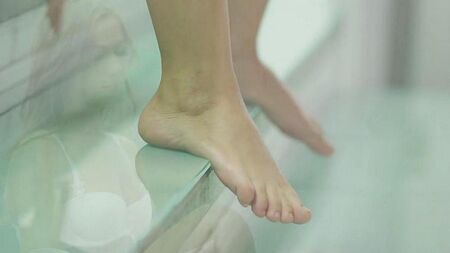 Les amants s'embrassaient longtemps jusqu'à ce qu'ils se déplacent vers le sexe lui-même
