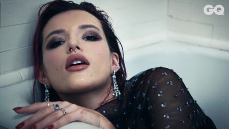 Bella Thorne nue - GQ Mexique (octobre 2017) 1080p
