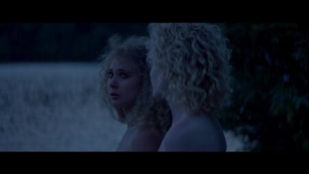Juno Temple, Julia Garner nues - One Percent More Humid (2017) HD 1080p