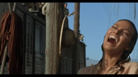 Raquel Welch nue - 100 fusils (1969)