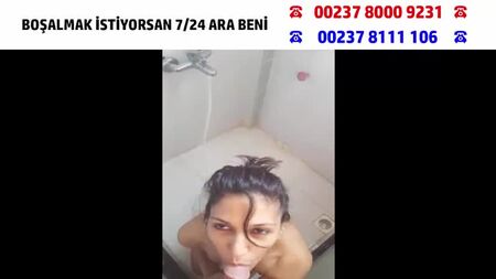 Ali le plombier se fait sucer par une Turque dans la salle de bain (PORNO TURC) (VIDÉO TURQUE)